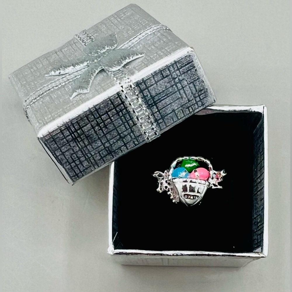 Peanuts SNOOPY S925 Sterling Silver Easter Basket Bracelet Charm with Gift Box - Picture 6 of 7